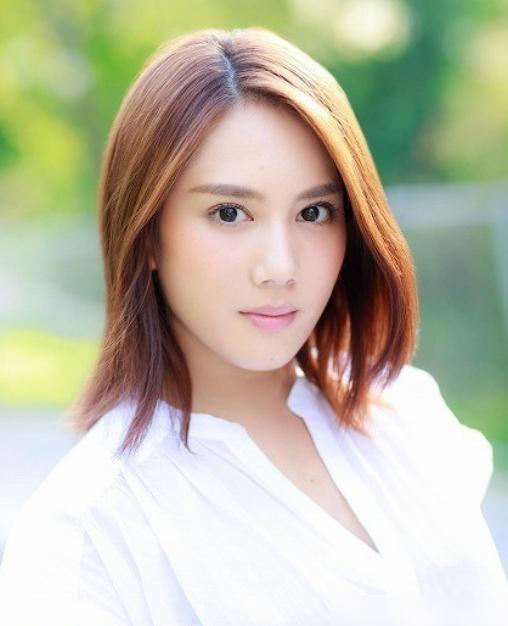 山本千寻资料,探寻日本文学界的璀璨星辰 第3张 山本千寻资料,探寻日本文学界的璀璨星辰 第3张