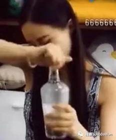 女主播 倒地,勇敢面对生活的挑战 第2张 女主播 倒地,勇敢面对生活的挑战 第2张