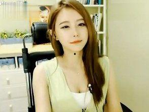 网络女主播见网友,一场跨越虚拟与现实的相遇